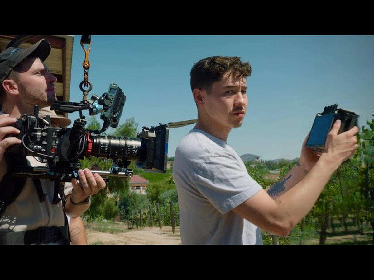 草榴影视-原创影视内容发布|每日更新专业拍摄团队工作现场